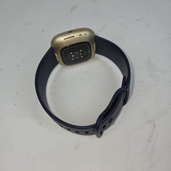 Fitbit Versa 3 Health and Fitness Smartwatch with GPS Soft Gold Athletic Gym - Picture 4 of 12